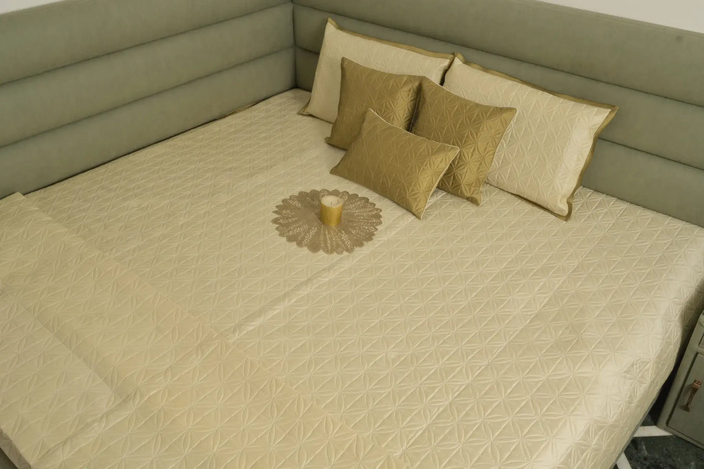 Golden Lattice Textured Bedcover