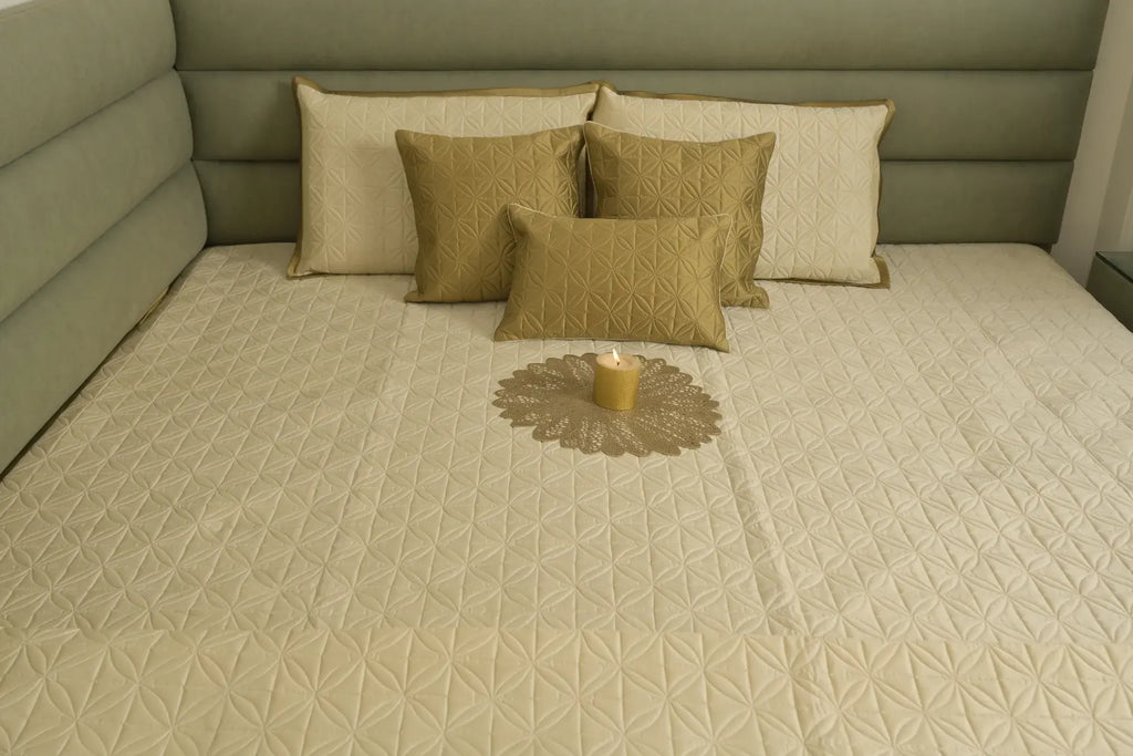 Golden Lattice Textured Bedcover