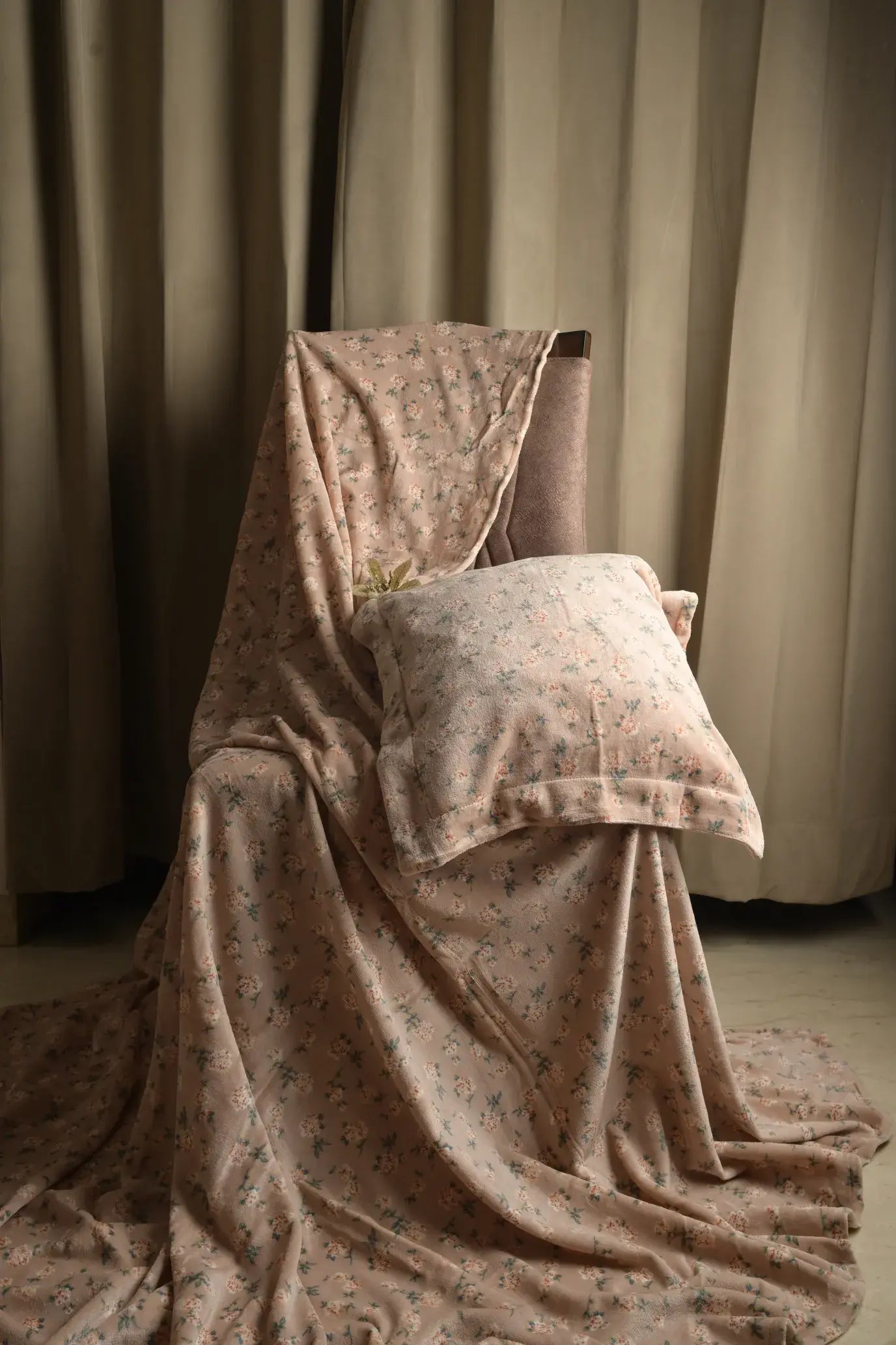 Blush Meadow Fleece Comfort Throw