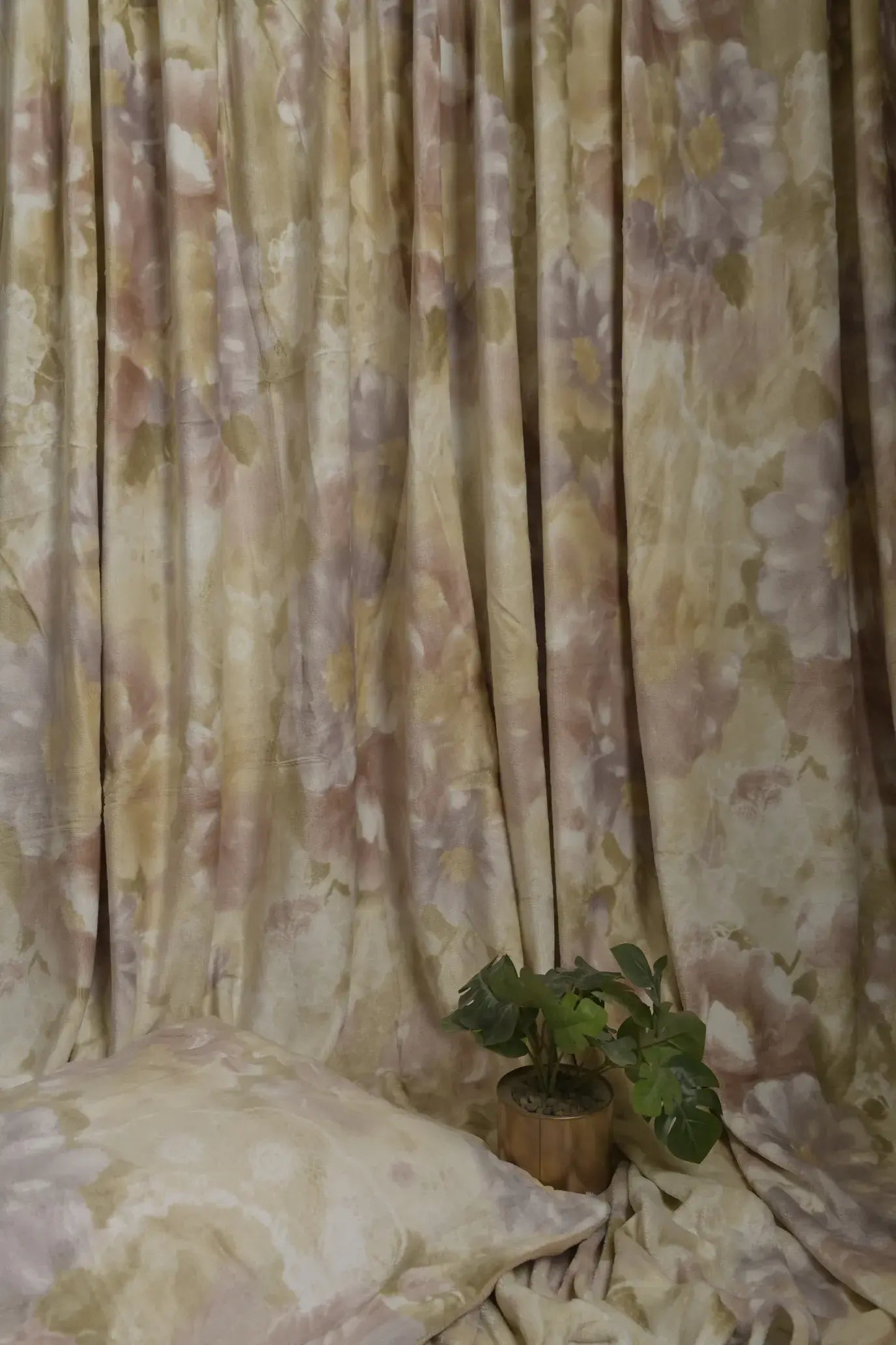 Vintage Bloom Plush Comfort Throw