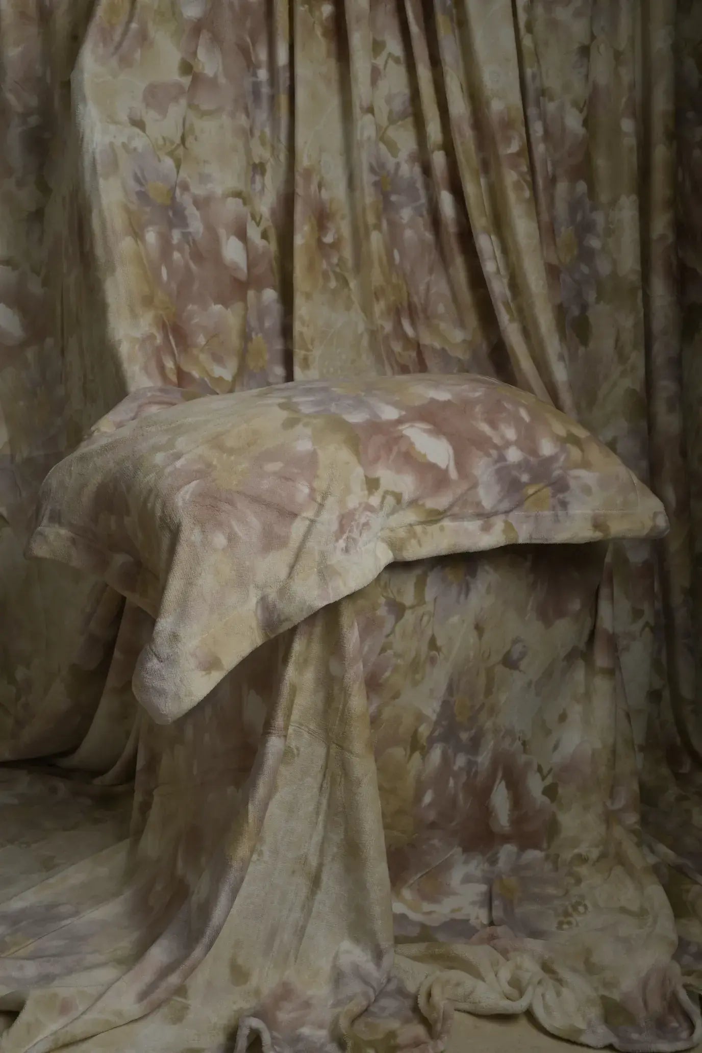 Vintage Bloom Plush Comfort Throw