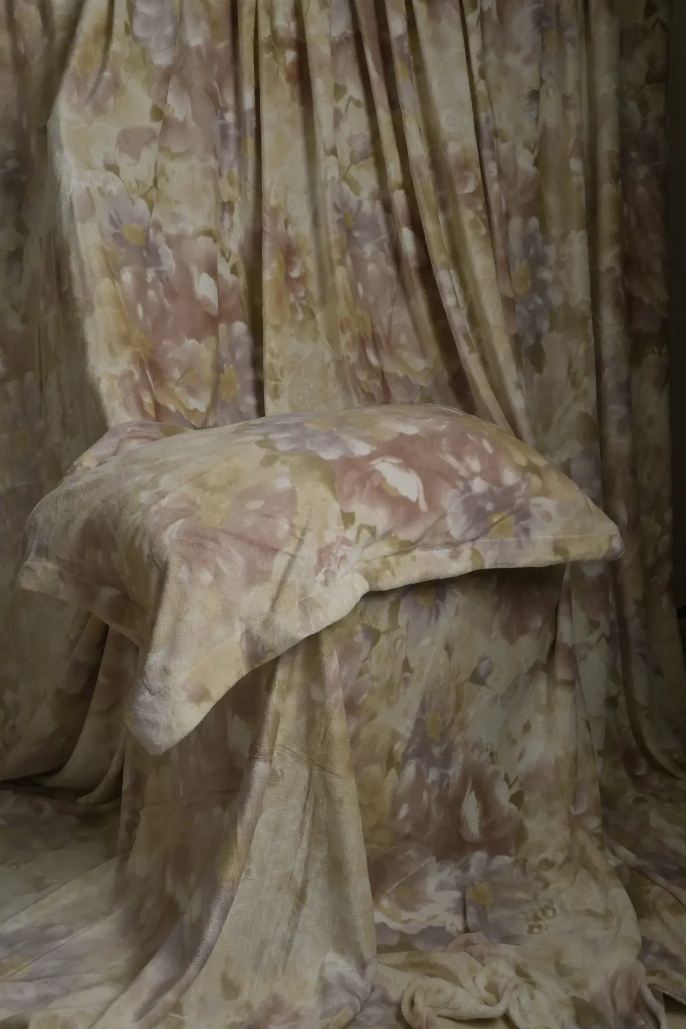 Vintage Bloom Plush Comfort Throw
