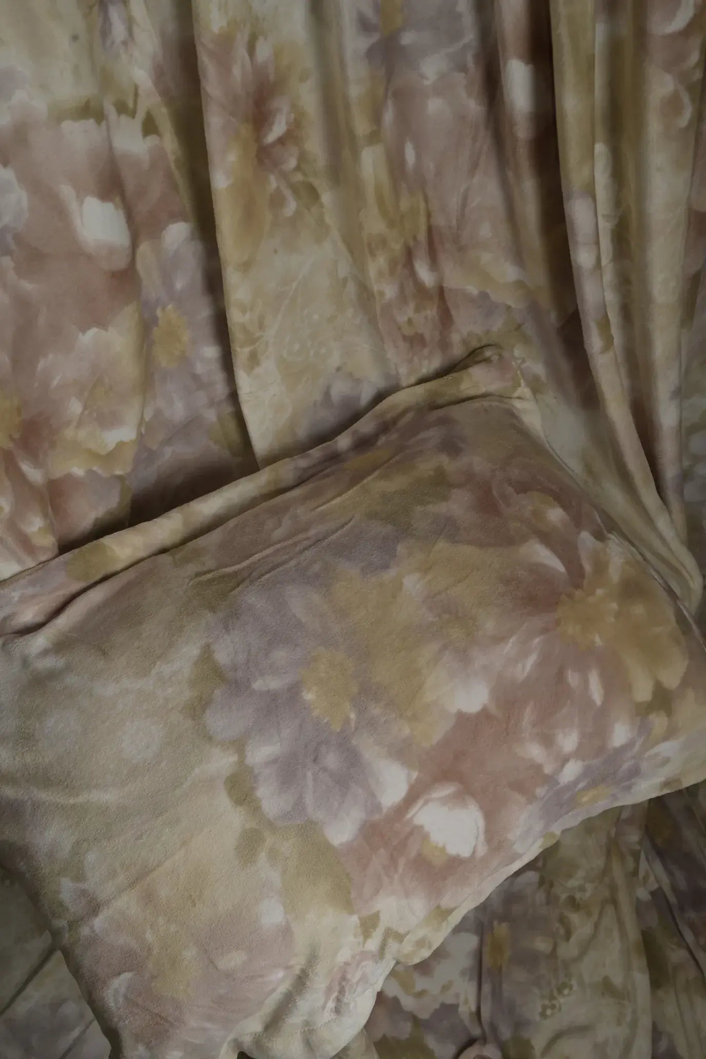 Vintage Bloom Plush Comfort Throw